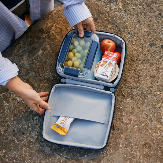 Medium Plastic Food Storage - US 6344