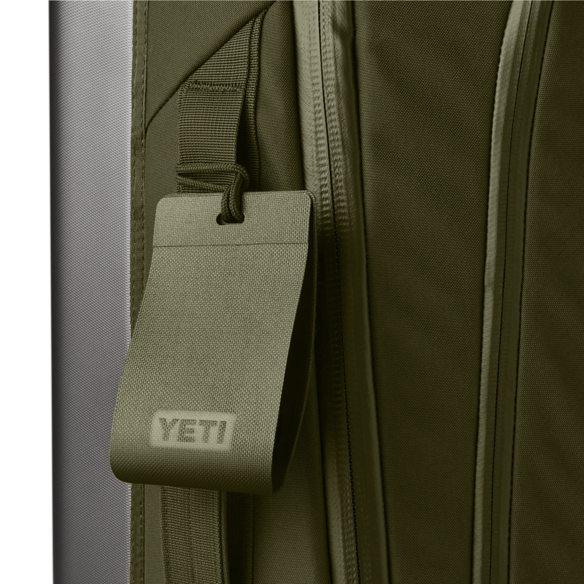 35L/22" Carry-On Luggage - US 2106